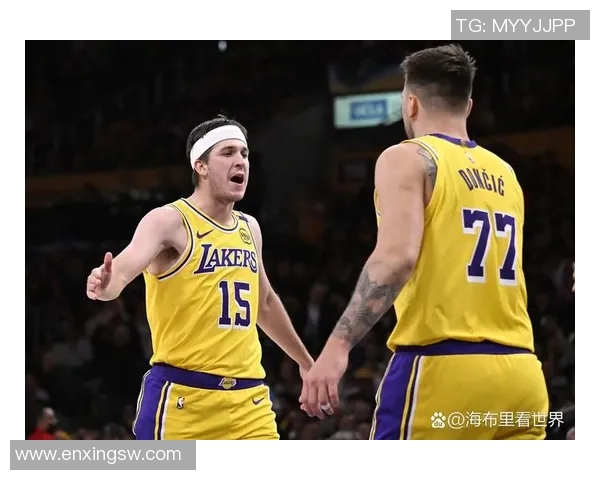 热火与湖人巅峰对决NBA经典赛事再掀高潮球迷热情高涨